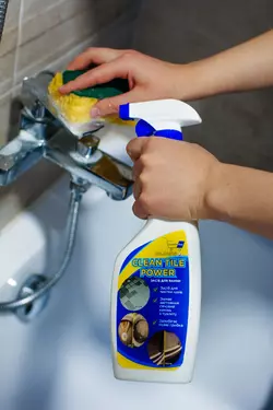 Засіб для видалення складних соляних нальотів Crystal Clean tile power 500 мл. Засіб для видалення складних соляних нальотів Crystal Clean tile power 500 мл.